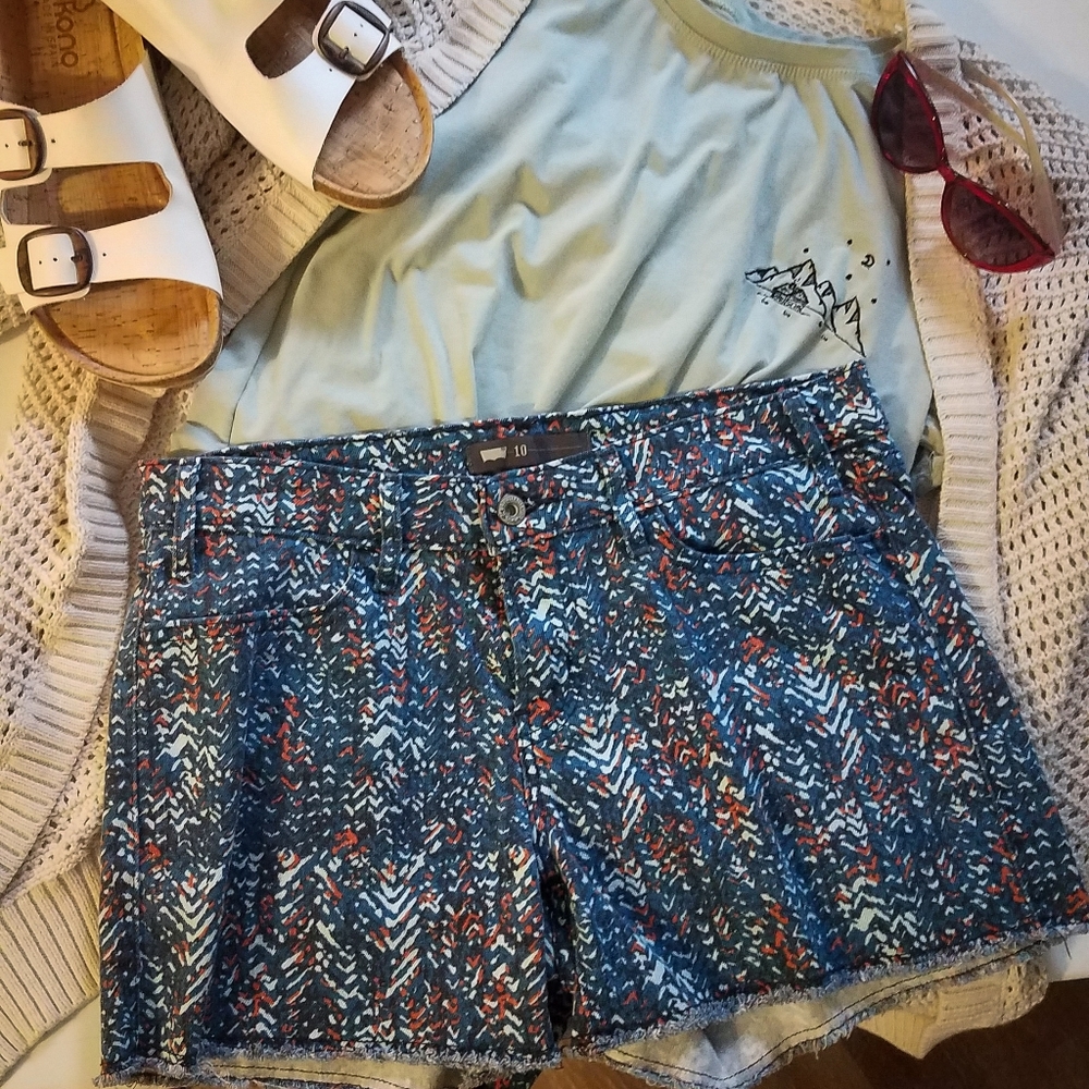 Levi's geometric patterned shorts.